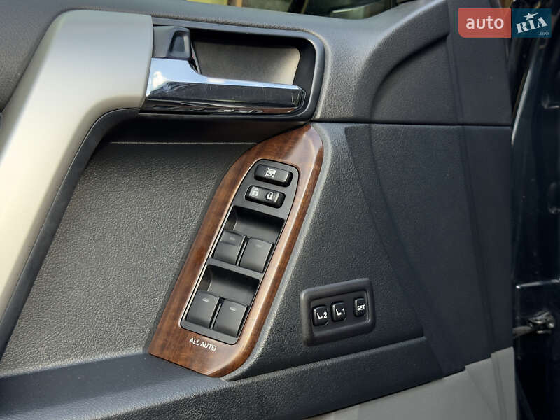 Позашляховик / Кросовер Toyota Land Cruiser Prado 2012 в Києві