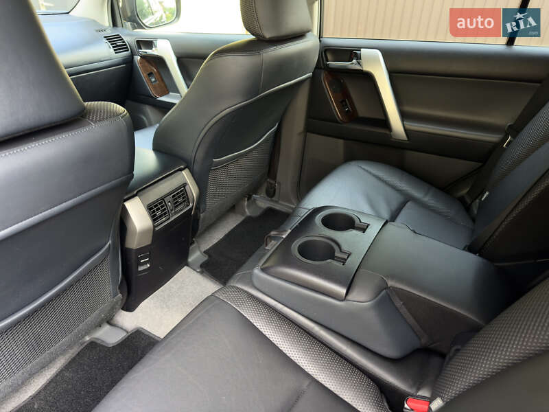 Позашляховик / Кросовер Toyota Land Cruiser Prado 2012 в Києві