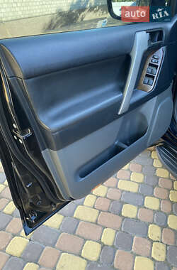 Внедорожник / Кроссовер Toyota Land Cruiser Prado 2012 в 