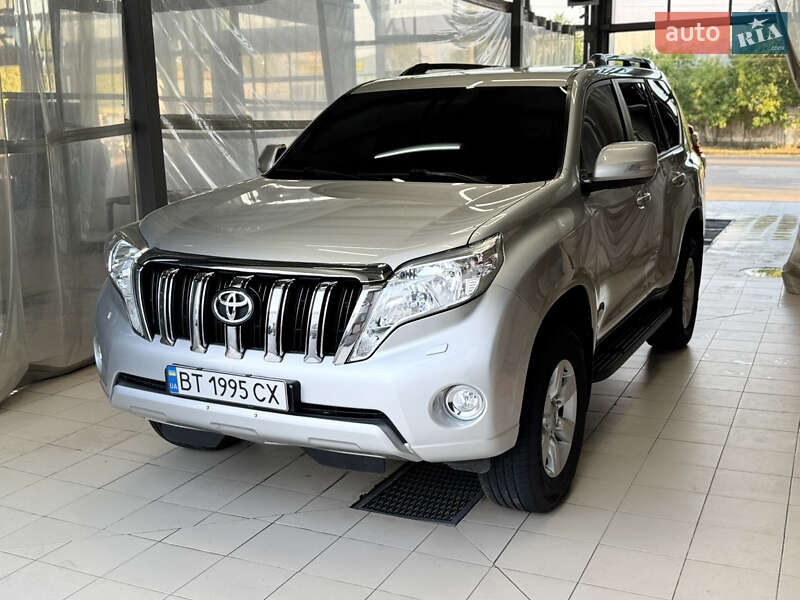Позашляховик / Кросовер Toyota Land Cruiser Prado 2017 в 