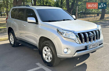 Позашляховик / Кросовер Toyota Land Cruiser Prado 2017 в 