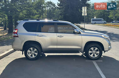 Позашляховик / Кросовер Toyota Land Cruiser Prado 2017 в 