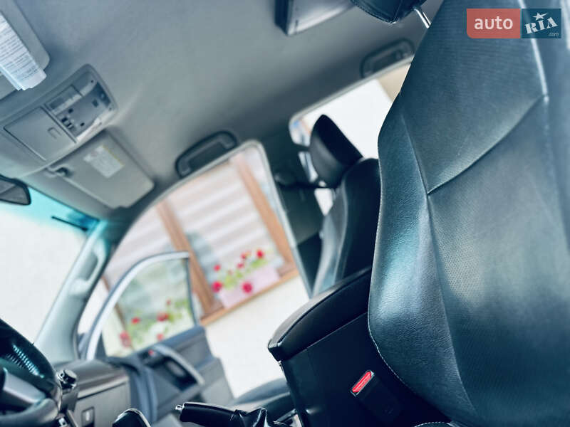 Позашляховик / Кросовер Toyota Land Cruiser Prado 2012 в Нижній Апші