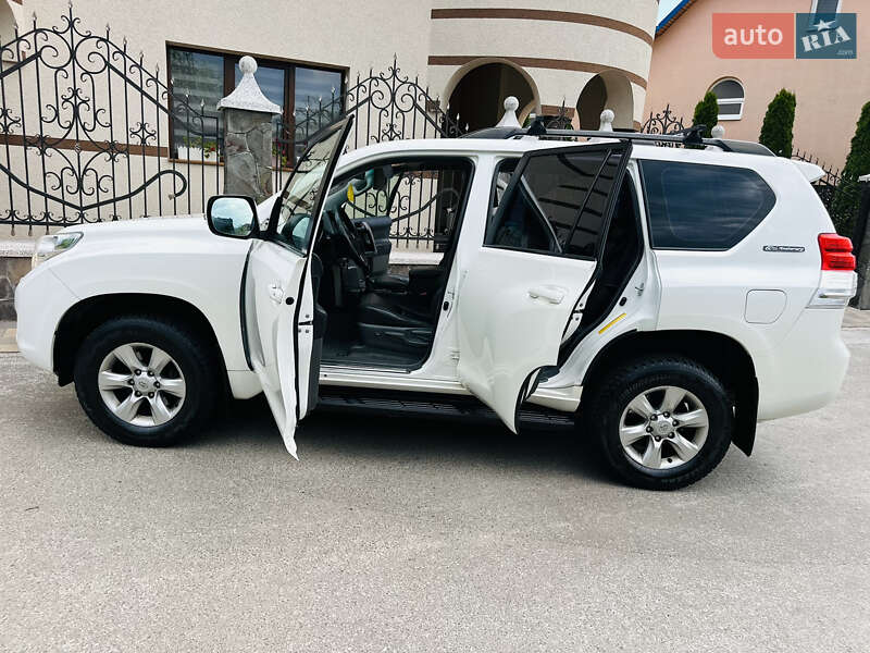 Позашляховик / Кросовер Toyota Land Cruiser Prado 2012 в Нижній Апші