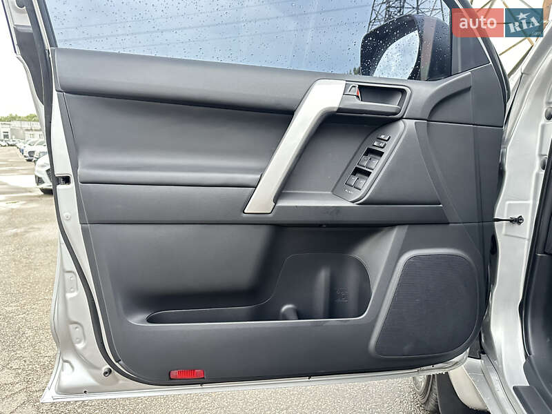 Внедорожник / Кроссовер Toyota Land Cruiser Prado 2019 в Харькове фото 16 Внедорожник / Кроссовер Toyota Land Cruiser Prado 2019 в Харькове