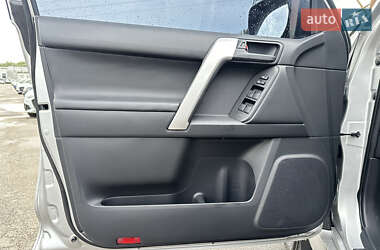 Позашляховик / Кросовер Toyota Land Cruiser Prado 2019 в  фото 16 Позашляховик / Кросовер Toyota Land Cruiser Prado 2019 в