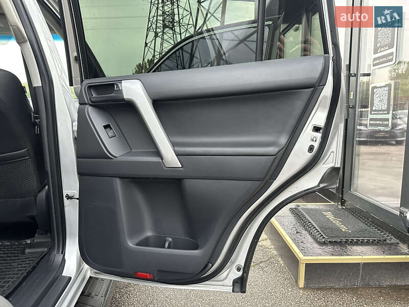 Внедорожник / Кроссовер Toyota Land Cruiser Prado 2019 в Харькове фото 24 Внедорожник / Кроссовер Toyota Land Cruiser Prado 2019 в Харькове