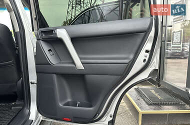 Позашляховик / Кросовер Toyota Land Cruiser Prado 2019 в  фото 24 Позашляховик / Кросовер Toyota Land Cruiser Prado 2019 в