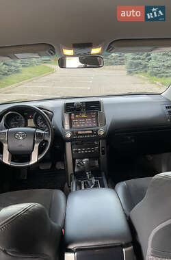 Внедорожник / Кроссовер Toyota Land Cruiser Prado 2011 в 