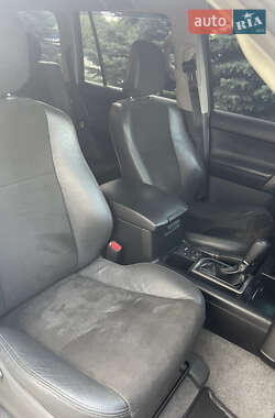 Внедорожник / Кроссовер Toyota Land Cruiser Prado 2011 в 