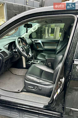 Внедорожник / Кроссовер Toyota Land Cruiser Prado 2010 в 