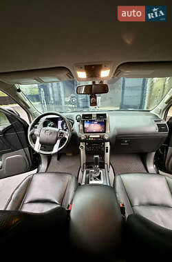 Внедорожник / Кроссовер Toyota Land Cruiser Prado 2010 в 