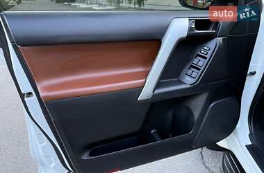 Внедорожник / Кроссовер Toyota Land Cruiser Prado 2014 в 