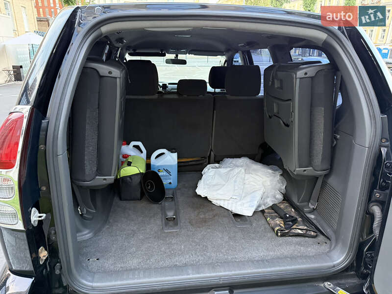 Позашляховик / Кросовер Toyota Land Cruiser Prado 2004 в Києві