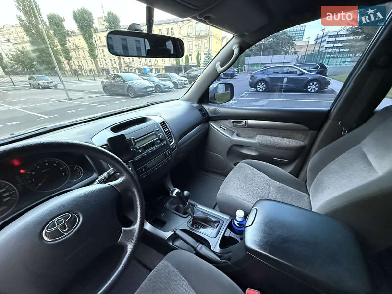 Позашляховик / Кросовер Toyota Land Cruiser Prado 2004 в Києві