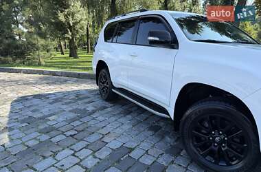 Внедорожник / Кроссовер Toyota Land Cruiser Prado 2021 в 