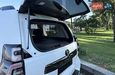 Внедорожник / Кроссовер Toyota Land Cruiser Prado 2021 в 
