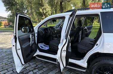 Внедорожник / Кроссовер Toyota Land Cruiser Prado 2021 в 