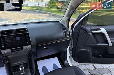 Внедорожник / Кроссовер Toyota Land Cruiser Prado 2021 в 