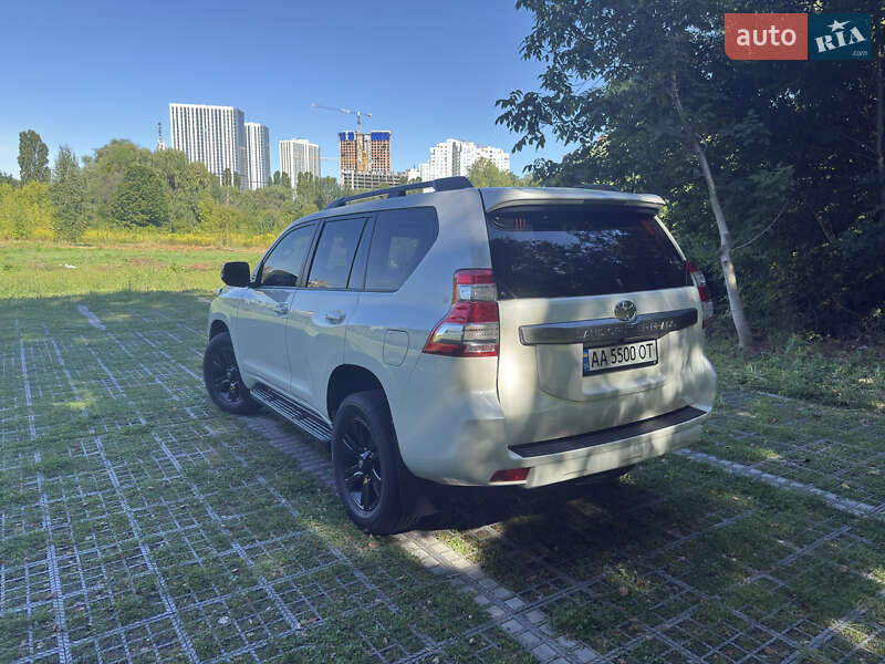 Внедорожник / Кроссовер Toyota Land Cruiser Prado 2016 в Киеве