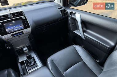Внедорожник / Кроссовер Toyota Land Cruiser Prado 2019 в 