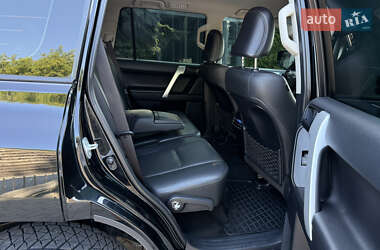 Внедорожник / Кроссовер Toyota Land Cruiser Prado 2019 в 