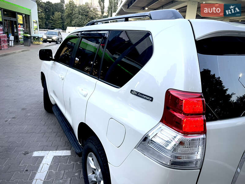 Позашляховик / Кросовер Toyota Land Cruiser Prado 2011 в Києві фото 8 Позашляховик / Кросовер Toyota Land Cruiser Prado 2011 в Києві