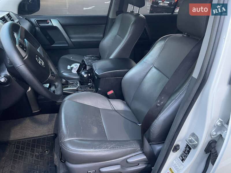 Позашляховик / Кросовер Toyota Land Cruiser Prado 2011 в Києві фото 14 Позашляховик / Кросовер Toyota Land Cruiser Prado 2011 в Києві