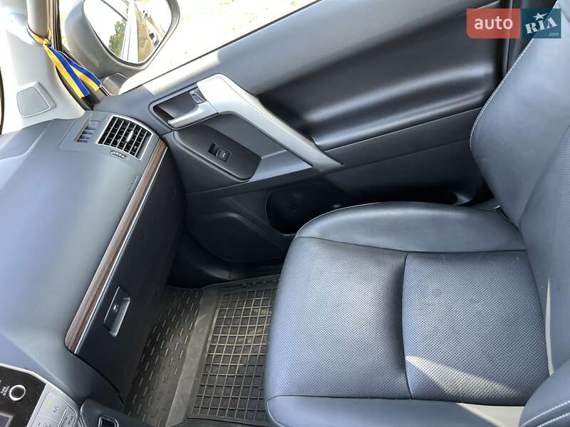 Внедорожник / Кроссовер Toyota Land Cruiser Prado 2022 в Полтаве фото 25 Внедорожник / Кроссовер Toyota Land Cruiser Prado 2022 в Полтаве