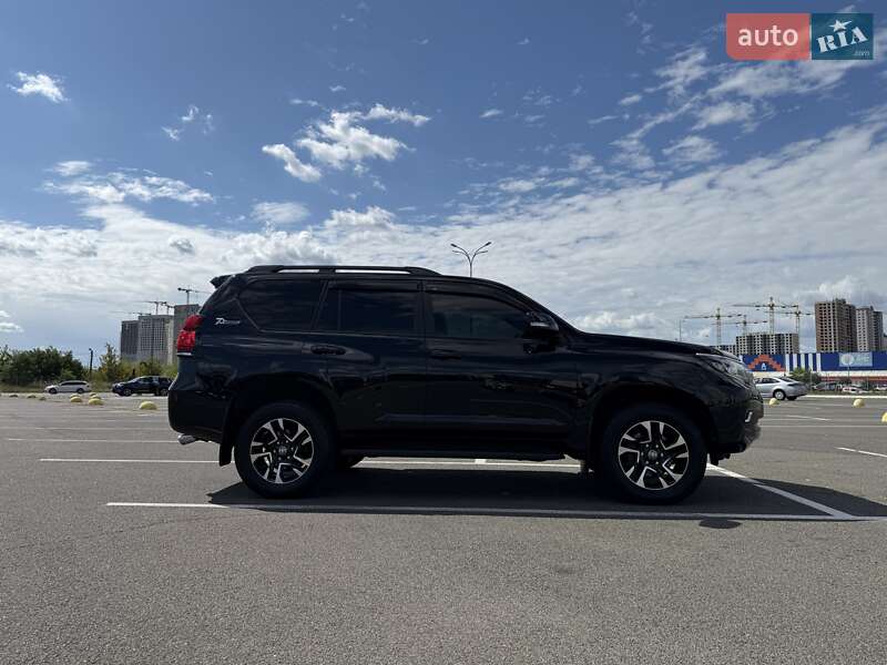 Внедорожник / Кроссовер Toyota Land Cruiser Prado 2021 в Киеве