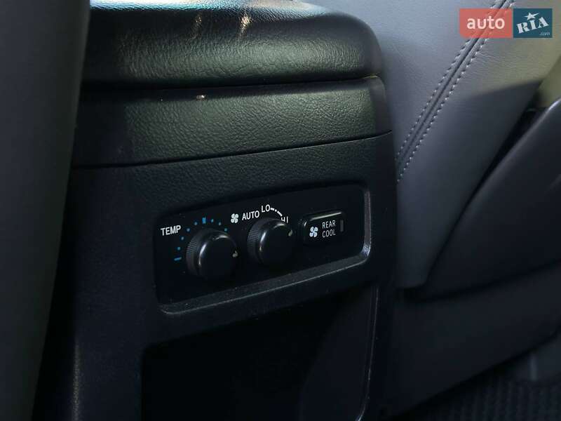 Внедорожник / Кроссовер Toyota Land Cruiser Prado 2006 в Стрые