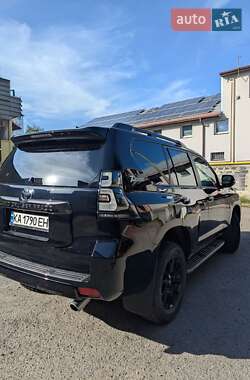 Внедорожник / Кроссовер Toyota Land Cruiser Prado 2021 в 