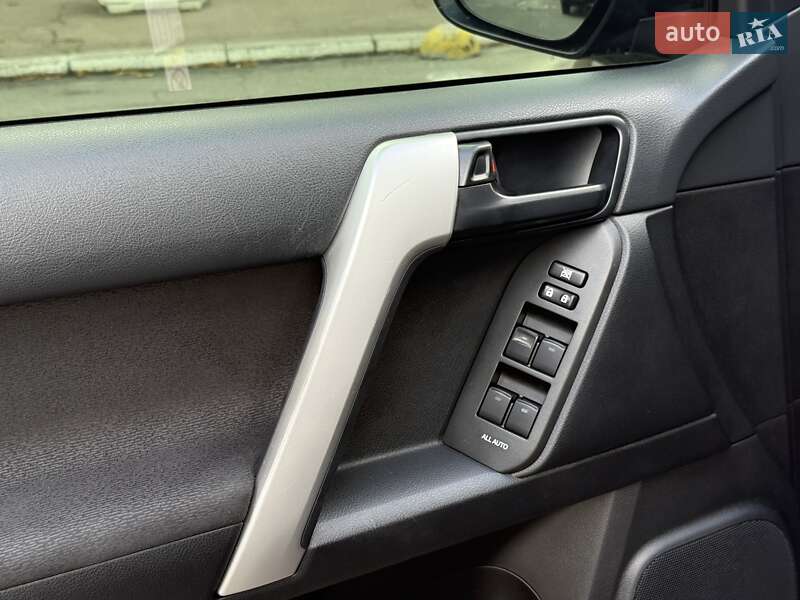 Внедорожник / Кроссовер Toyota Land Cruiser Prado 2017 в Киеве