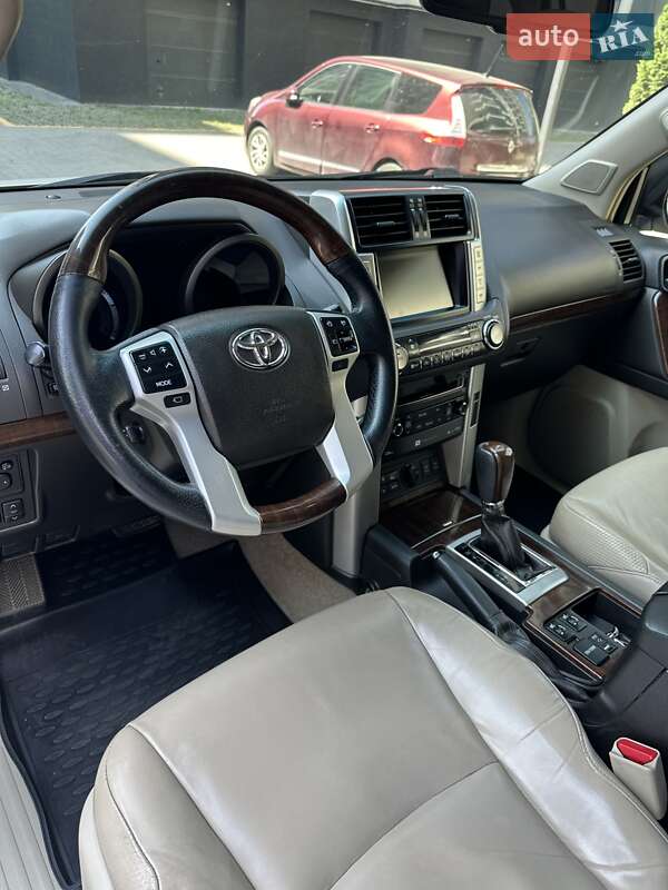 Внедорожник / Кроссовер Toyota Land Cruiser Prado 2010 в Ивано-Франковске