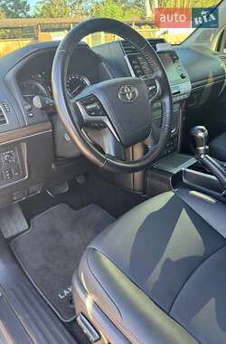 Внедорожник / Кроссовер Toyota Land Cruiser Prado 2022 в 