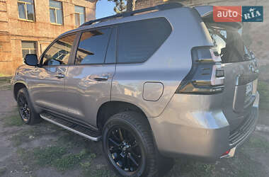 Внедорожник / Кроссовер Toyota Land Cruiser Prado 2022 в 