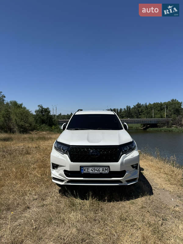 Внедорожник / Кроссовер Toyota Land Cruiser Prado 2015 в 