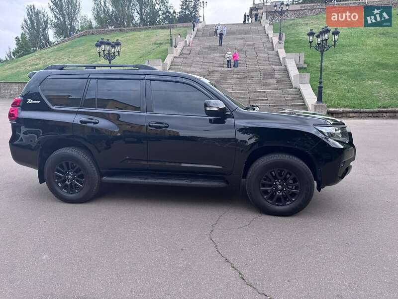 Внедорожник / Кроссовер Toyota Land Cruiser Prado 2017 в Николаеве