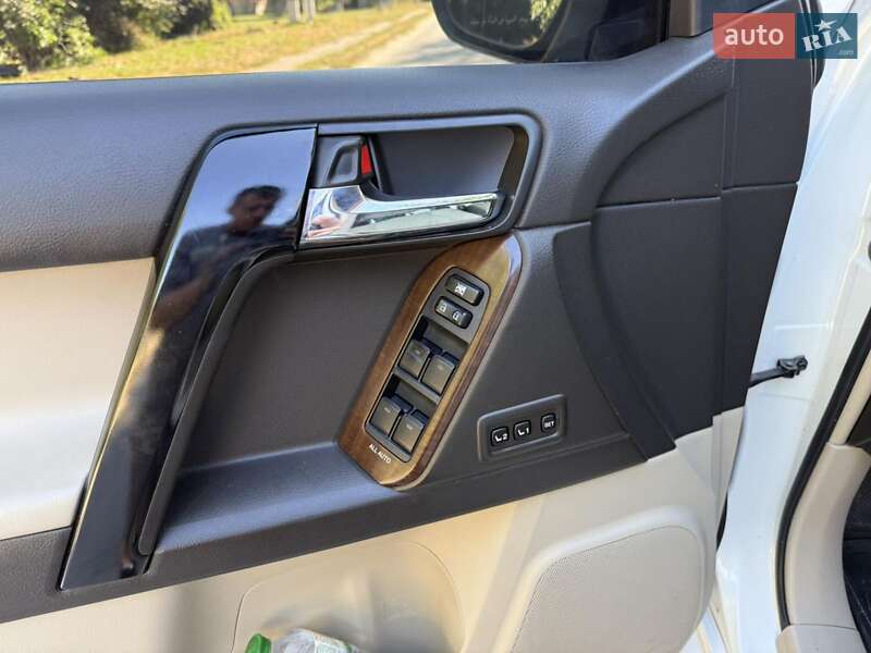 Внедорожник / Кроссовер Toyota Land Cruiser Prado 2010 в Киеве фото 13 Внедорожник / Кроссовер Toyota Land Cruiser Prado 2010 в Киеве