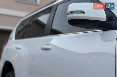 Позашляховик / Кросовер Toyota Land Cruiser Prado 2019 в 