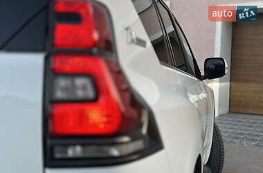 Позашляховик / Кросовер Toyota Land Cruiser Prado 2019 в 