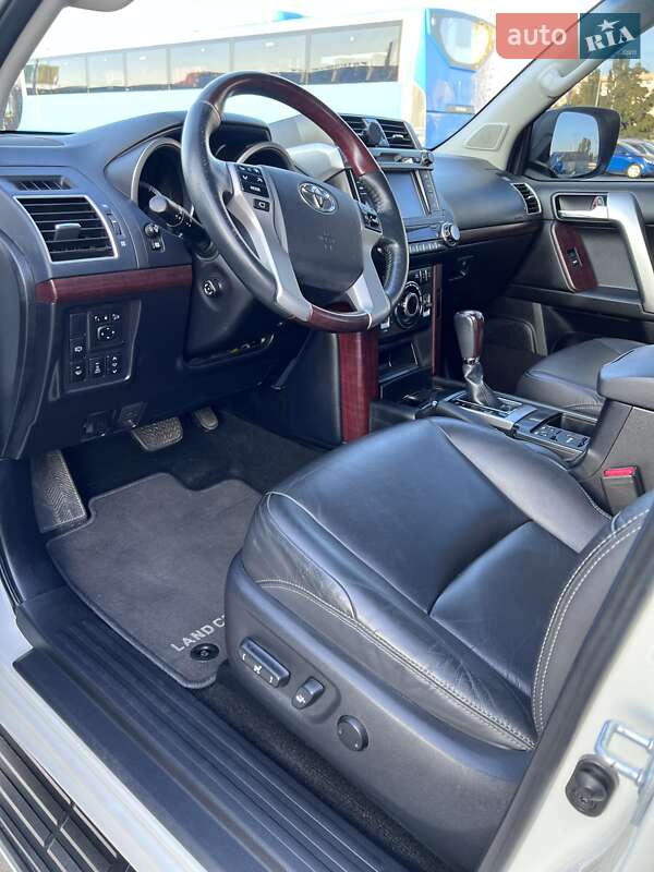 Позашляховик / Кросовер Toyota Land Cruiser Prado 2013 в Києві