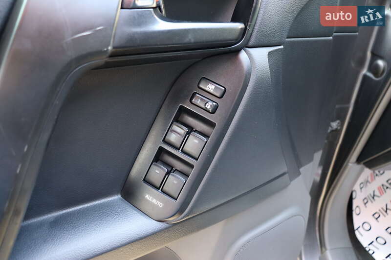 Внедорожник / Кроссовер Toyota Land Cruiser Prado 2013 в Львове