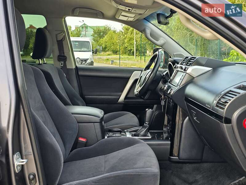 Внедорожник / Кроссовер Toyota Land Cruiser Prado 2017 в Хмельницком