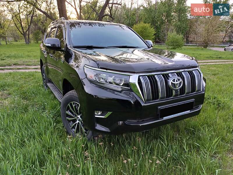 Внедорожник / Кроссовер Toyota Land Cruiser Prado 2010 в Александрие