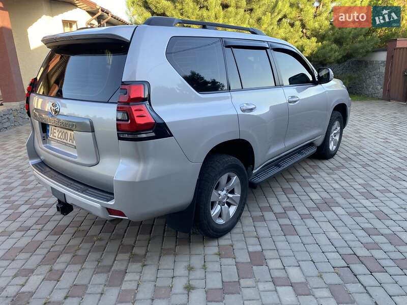 Внедорожник / Кроссовер Toyota Land Cruiser Prado 2017 в Днепре