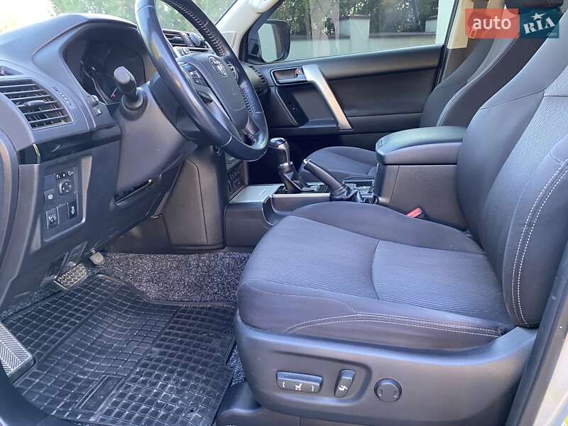 Внедорожник / Кроссовер Toyota Land Cruiser Prado 2017 в Днепре