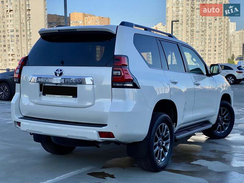 Позашляховик / Кросовер Toyota Land Cruiser Prado 2019 в Києві