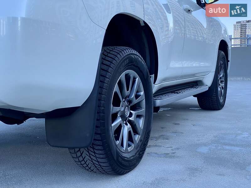Позашляховик / Кросовер Toyota Land Cruiser Prado 2019 в Києві