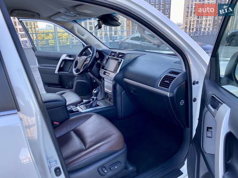 Позашляховик / Кросовер Toyota Land Cruiser Prado 2019 в Києві